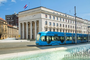 Ob an der Küste oder beim Städtetrip: Urlauber sollten die Verkehrsregeln aus Kroatien kennen