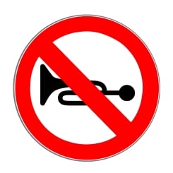 Die Verkehrszeichen von Portugal schreiben unter anderem ein Hupverbot vor.