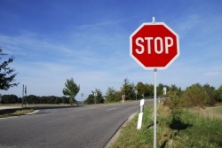 Am Stoppschild müssen Autofahrer die Vorfahrt gewähren