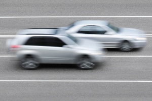 Was kostet es, unerlaubt rechts zu überholen auf der Autobahn?