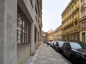 "Wo steht mein Auto?" Wurde es abgeschleppt, kann das ein Grund für die Frage sein. 