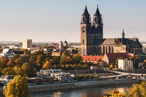 Mit welchen Anliegen können Sie sich an die Zentrale Bußgeldstelle in Magdeburg wenden?